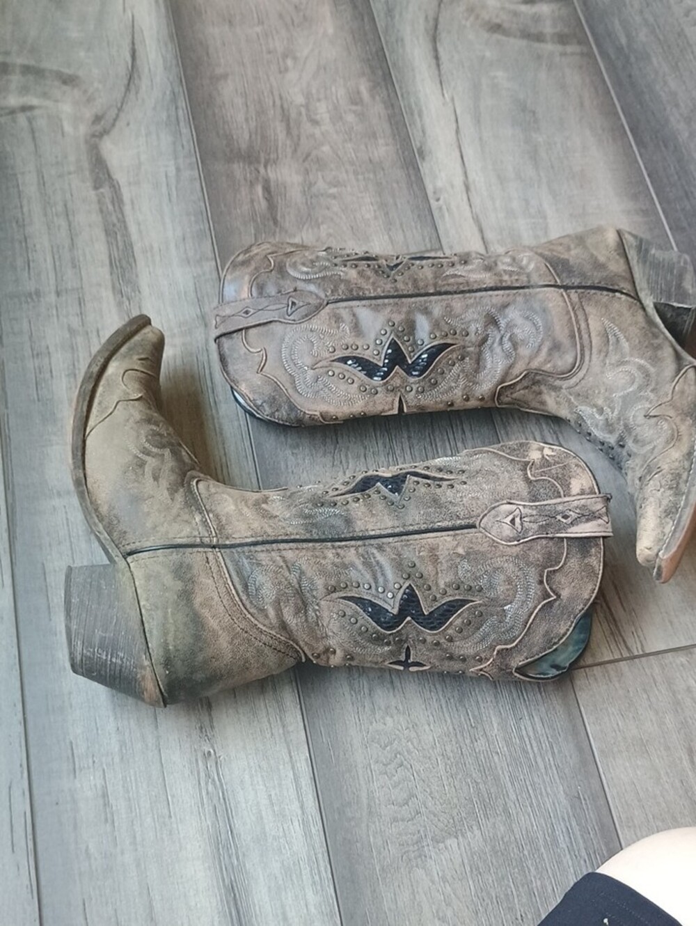Laredo Brown Distressed Western Heeled Cowboy Boots - Picture 4 of 10